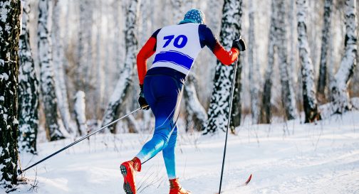 Patnáctý den ZOH 2026: čtvrtfinále v hokeji, biatlonistky jedou štafetu