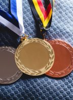 Zlatá, stříbrná a bronzová medaile - ilustrační foto