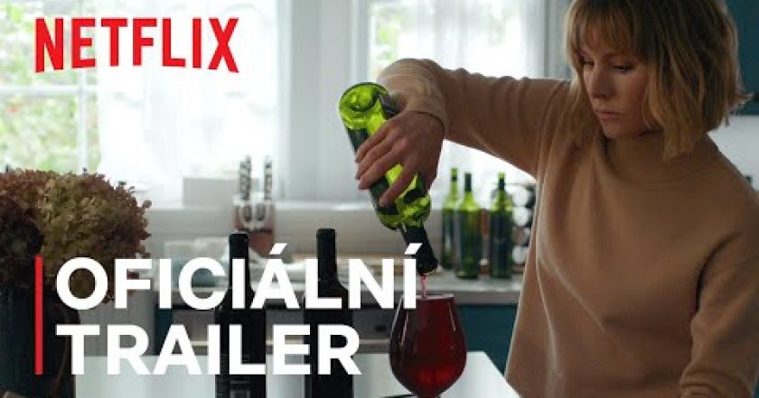 Žena v domě přes ulici od dívky v okně