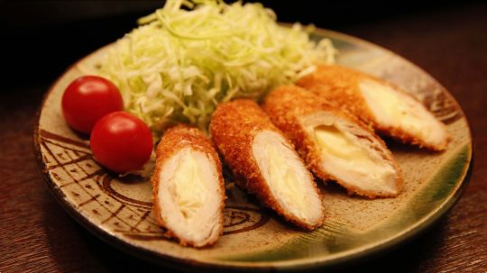 Půlnoční bistro: Historky z Tokia - Smažená kuřecí prsíčka se sýrem