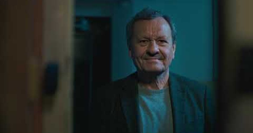 Muž se zaječíma ušima