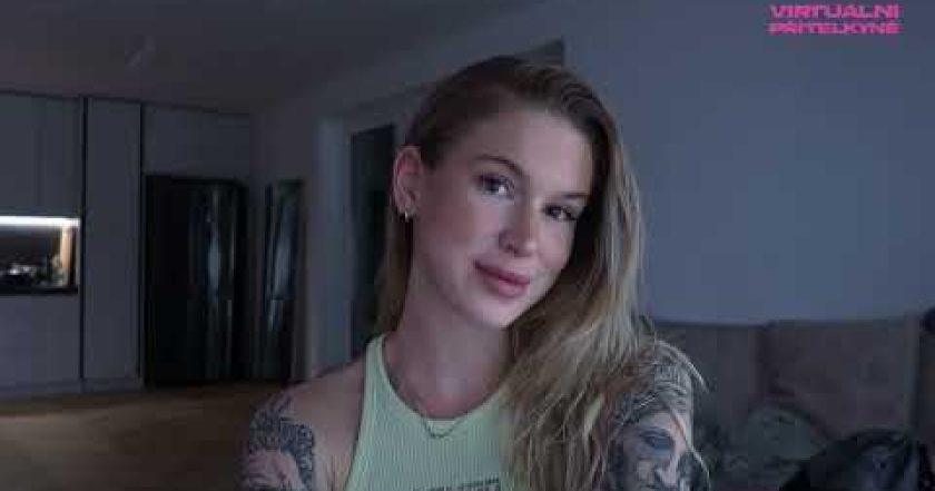 Virtuální přítelkyně