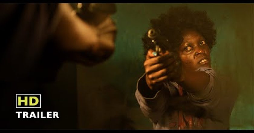 Holka ve žluté mikině